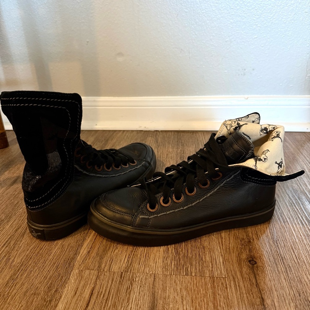 True Religion High Top Fold Down Sneakers Women’s 8 Black Leather Sequin Logo - Picture 1 of 8